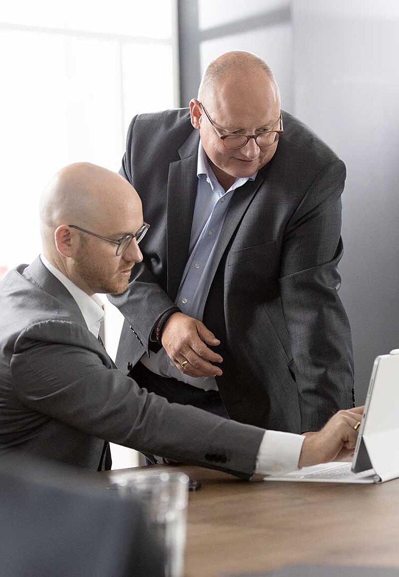 Dr. Hans-Joachim Berner im Arbeitsgespräch mit Sven Hemmerle