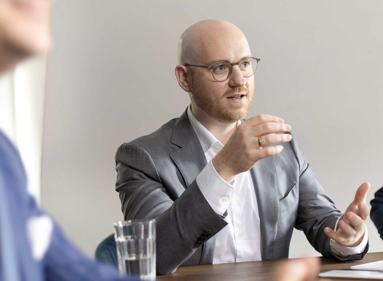 Dr. Hans-Joachim Berner im Gespräch mit den Partnern der Kanzlei 